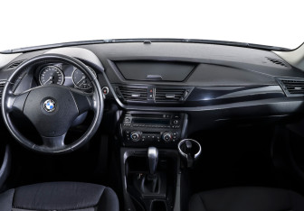 Подержанный автомобиль BMW X1 2011 года (13 фото)