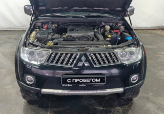 Подержанный автомобиль Mitsubishi Pajero Sport 2011 года (20 фото)