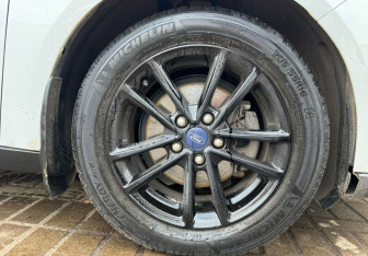Подержанный автомобиль Ford Focus Hatchback 2019 года (13 фото)