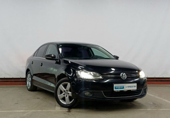 Подержанный автомобиль Volkswagen Jetta Sedan 2014 года (3 фото)