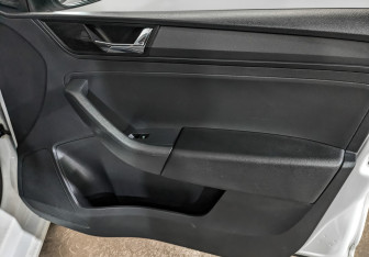 Подержанный автомобиль Skoda Rapid Liftback 2019 года (25 фото)