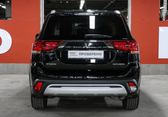 Подержанный автомобиль Mitsubishi Outlander 2019 года (6 фото)