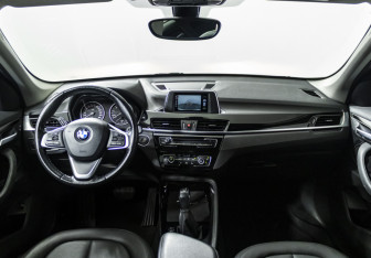 Подержанный автомобиль BMW X1 2016 года (14 фото)