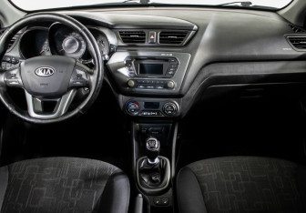 Подержанный автомобиль Kia Rio Sedan 2012 года (11 фото)