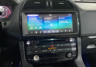 Подержанный автомобиль Jaguar F-Pace 2019 года (13 фото)