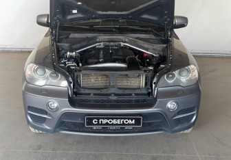 Подержанный автомобиль BMW X5 2012 года (9 фото)