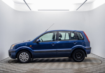 Подержанный автомобиль Ford Fusion 2008 года (8 фото)