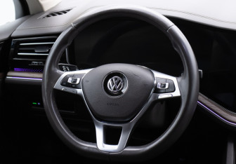 Подержанный автомобиль Volkswagen Touareg 2019 года (15 фото)