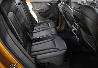 Подержанный автомобиль Audi Q8 2019 года (12 фото)