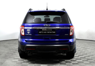 Подержанный автомобиль Ford Explorer 2015 года (3 фото)