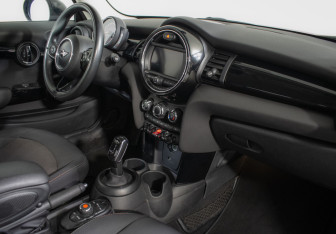 Подержанный автомобиль MINI Hatch 2018 года (9 фото)