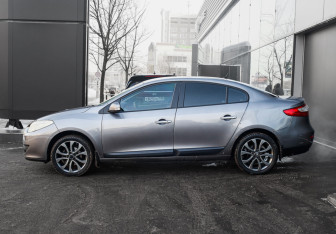 Подержанный автомобиль Renault Fluence 2011 года (8 фото)