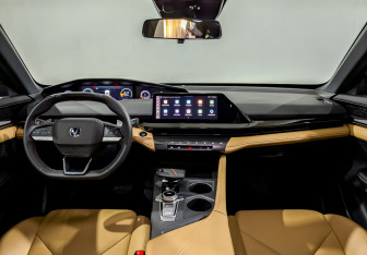 Подержанный автомобиль Changan UNI-V 2023 года (14 фото)