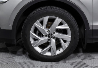 Подержанный автомобиль Volkswagen Tiguan 2021 года (8 фото)