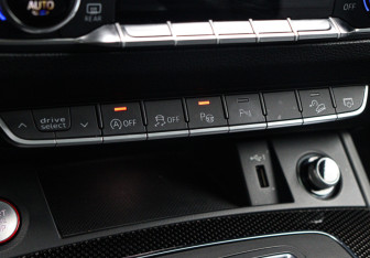 Подержанный автомобиль Audi SQ5 2020 года (16 фото)