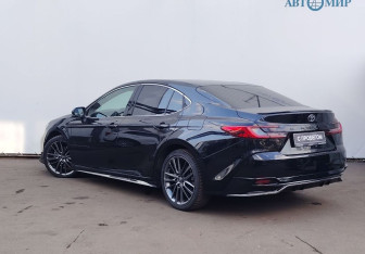 Подержанный автомобиль Toyota Camry Sedan 2024 года (6 фото)