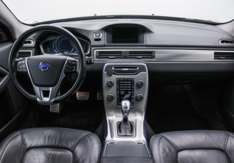 Подержанный автомобиль Volvo XC70 2012 года (13 фото)