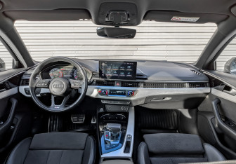 Подержанный автомобиль Audi A4 Sedan 2021 года (14 фото)