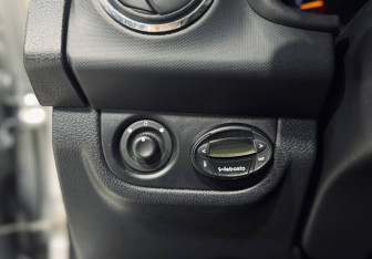 Подержанный автомобиль Renault Sandero 2018 года (11 фото)