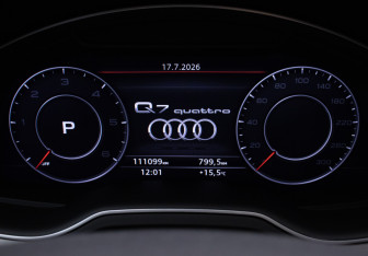 Подержанный автомобиль Audi Q7 2015 года (12 фото)