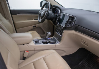 Подержанный автомобиль Jeep Grand Cherokee 2021 года (9 фото)
