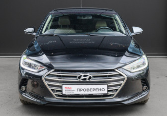 Подержанный автомобиль Hyundai Elantra Sedan 2018 года (2 фото)