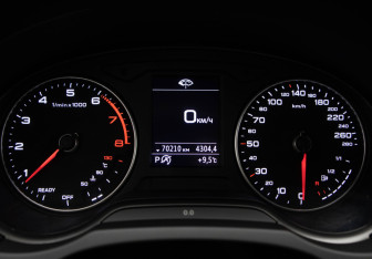 Подержанный автомобиль Audi A3 Sedan 2017 года (10 фото)