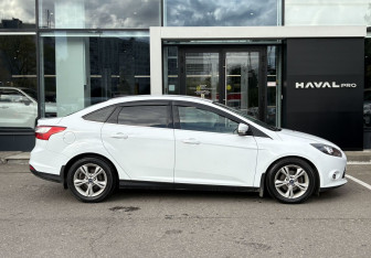 Подержанный автомобиль Ford Focus Sedan 2012 года (4 фото)