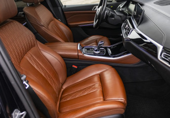 Подержанный автомобиль BMW X5 2018 года (12 фото)