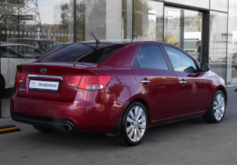 Подержанный автомобиль Kia Cerato Sedan 2011 года (8 фото)