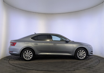 Подержанный автомобиль Skoda Superb Liftback 2019 года (4 фото)