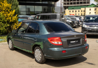 Подержанный автомобиль Kia Rio Sedan 2004 года (5 фото)