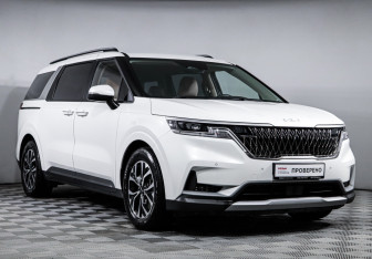 Подержанный автомобиль Kia Carnival 2023 года (3 фото)