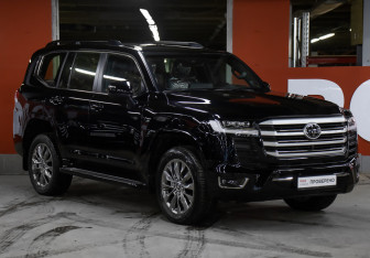 Новый Toyota Land Cruiser Suv 2022 (3 фото)