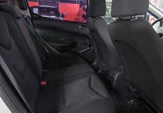 Подержанный автомобиль Peugeot 308 Hatchback 2011 года (12 фото)