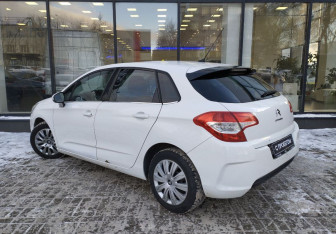 Подержанный автомобиль Citroen C4 Hatchback 2012 года (6 фото)