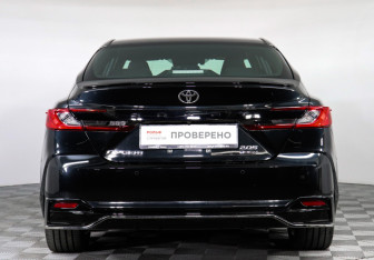 Подержанный автомобиль Toyota Camry Sedan 2025 года (6 фото)