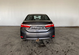 Подержанный автомобиль Toyota Corolla Sedan 2013 года (5 фото)