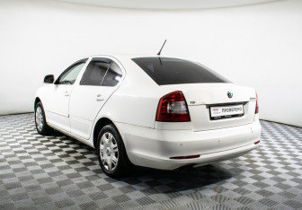 Подержанный автомобиль Skoda Octavia Liftback 2012 года (7 фото)