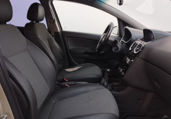 Подержанный автомобиль Opel Corsa 2008 года (10 фото)