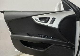 Подержанный автомобиль Audi A7 2012 года (15 фото)