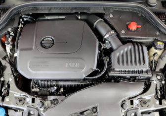 Подержанный автомобиль MINI Hatch 2019 года (9 фото)