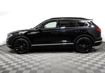 Подержанный автомобиль Volkswagen Touareg 2021 года (3 фото)