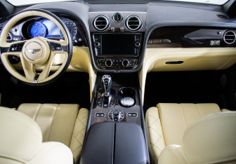 Подержанный автомобиль Bentley Bentayga 2016 года (13 фото)