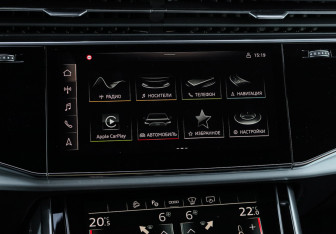 Подержанный автомобиль Audi Q8 2021 года (26 фото)