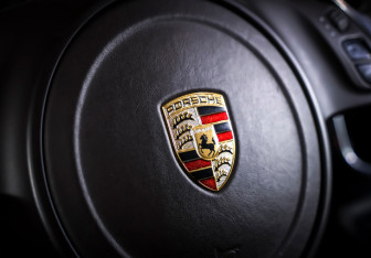 Подержанный автомобиль Porsche Cayenne 2012 года (16 фото)