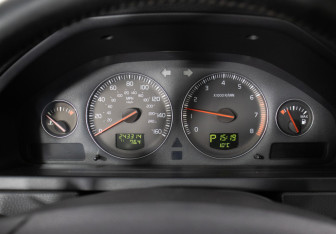 Подержанный автомобиль Volvo XC90 2005 года (12 фото)