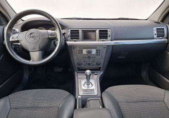 Подержанный автомобиль Opel Vectra Sedan 2006 года (12 фото)