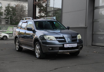 Подержанный автомобиль Mitsubishi Outlander 2005 года (3 фото)