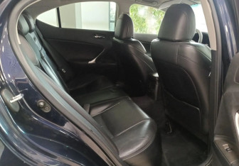 Подержанный автомобиль Lexus IS Sedan 2007 года (15 фото)